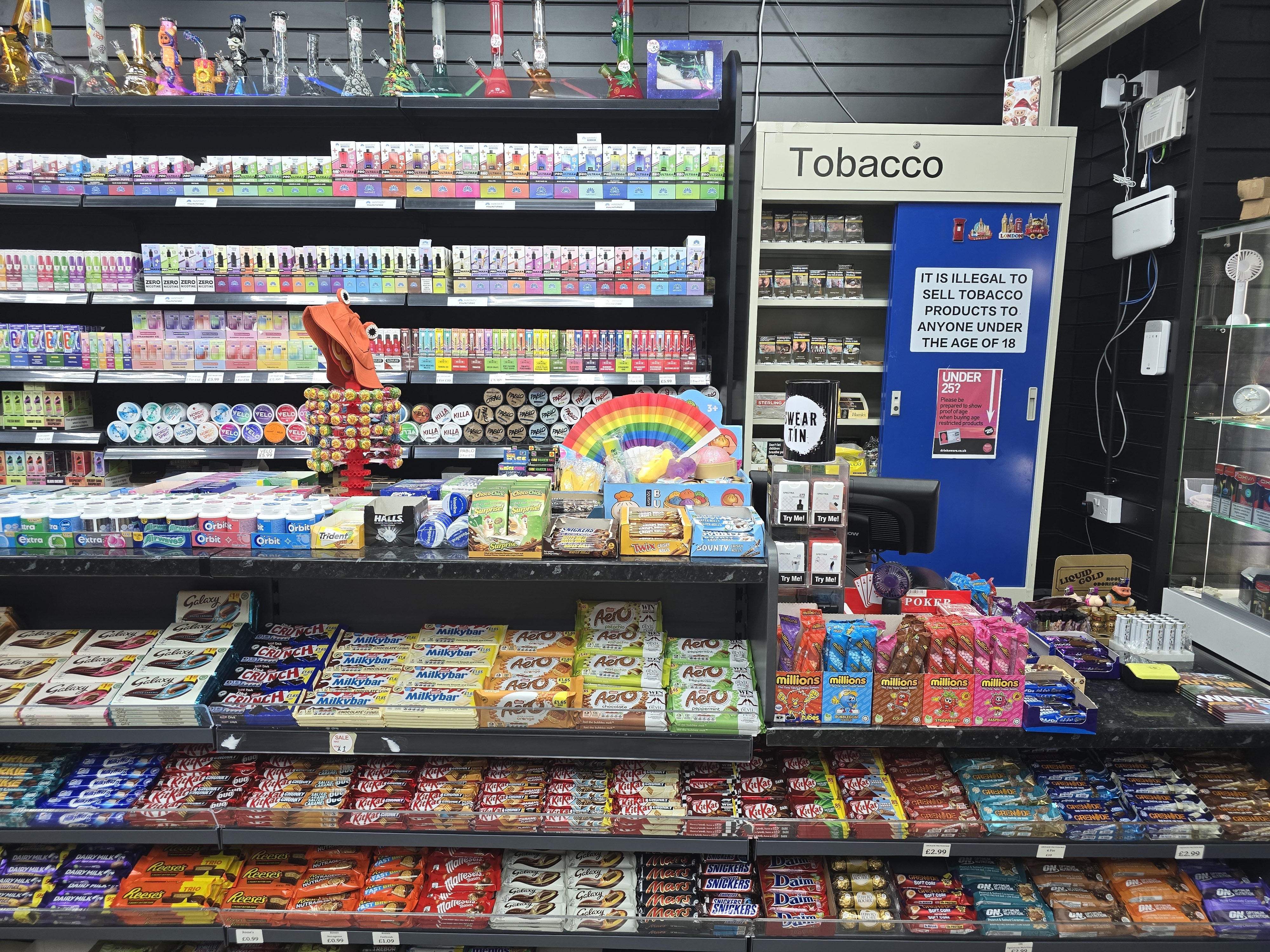 Hull Whitefriargate convenience store photo