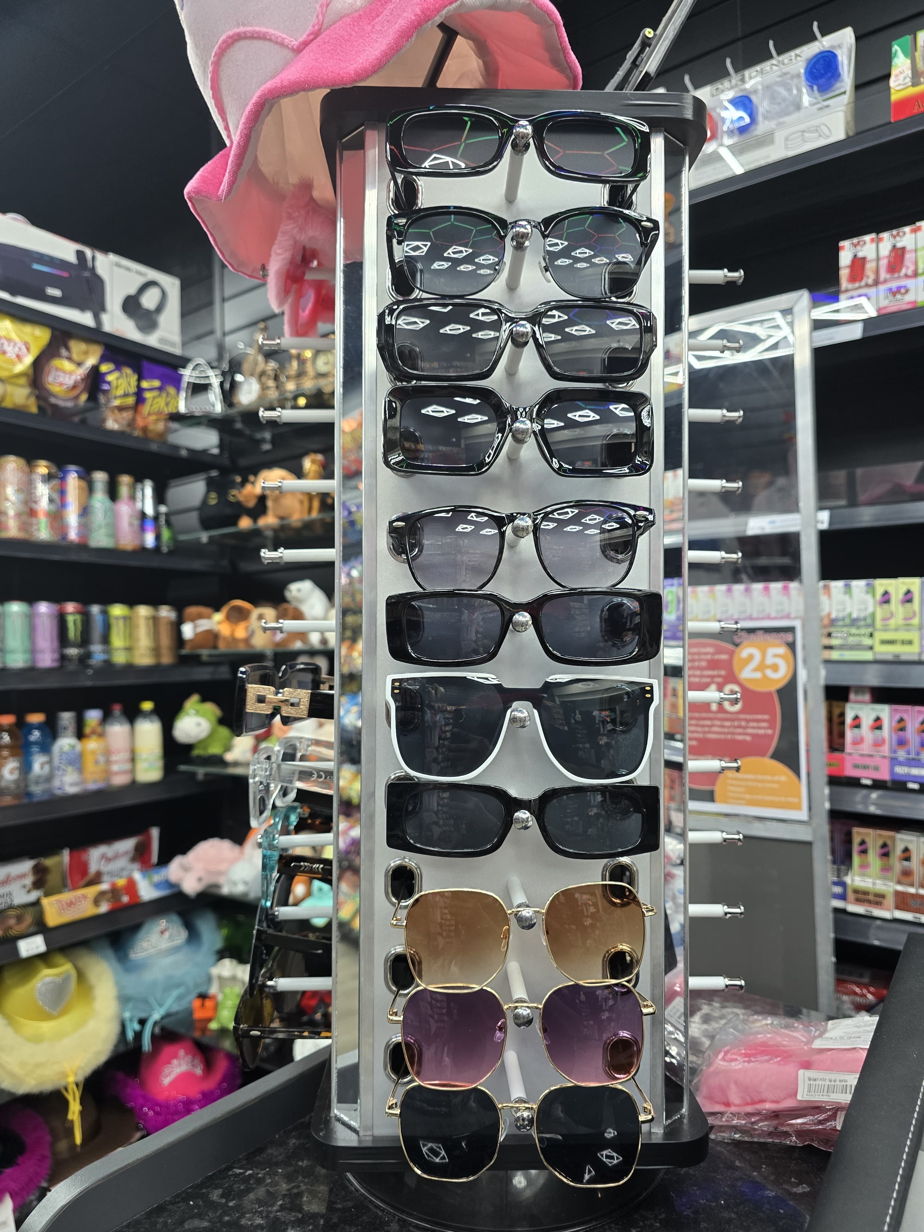 Hull Whitefriargate convenience store photo