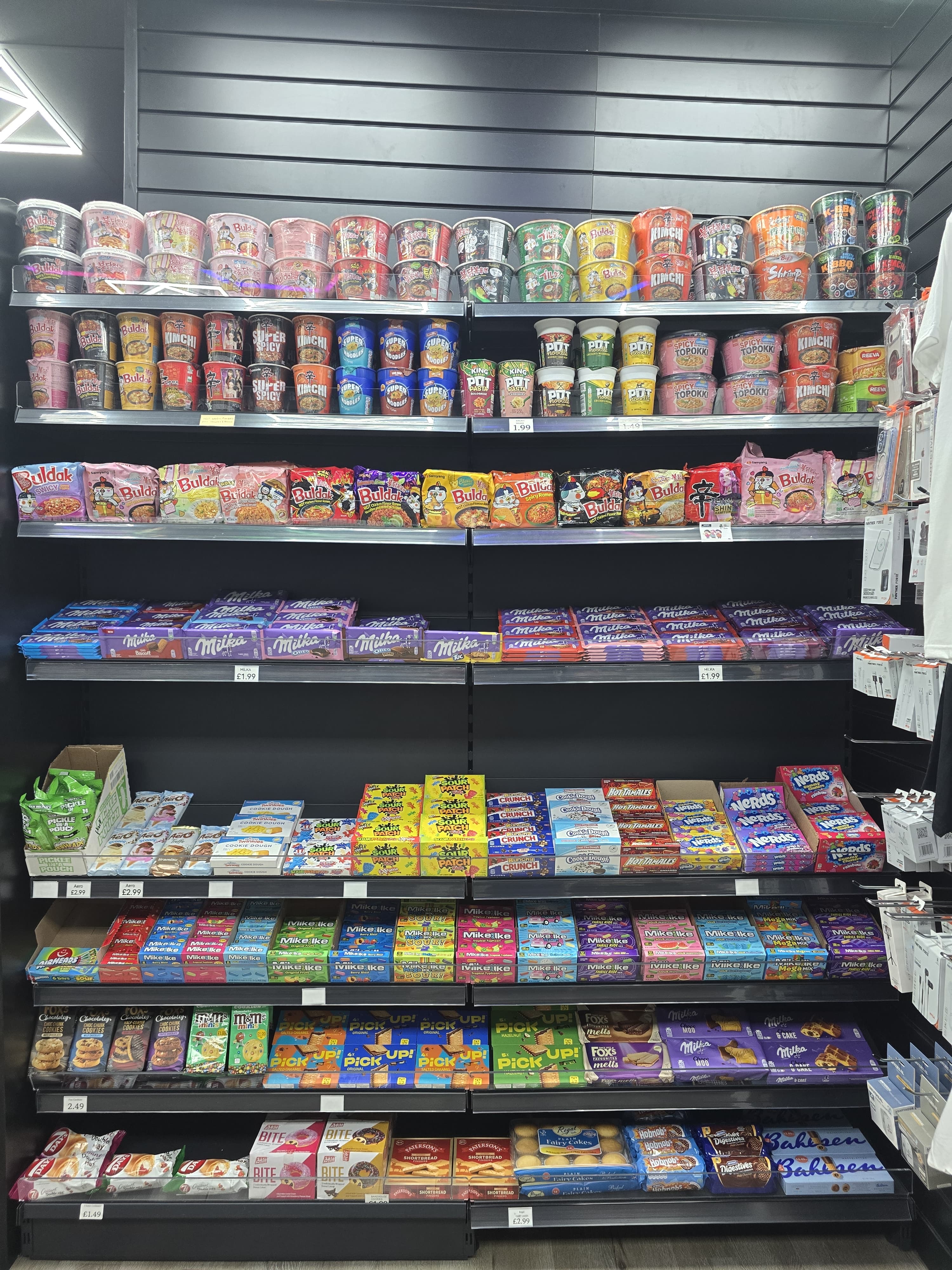 Hull Whitefriargate convenience store photo