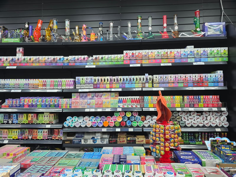 Hull Whitefriargate convenience store photo