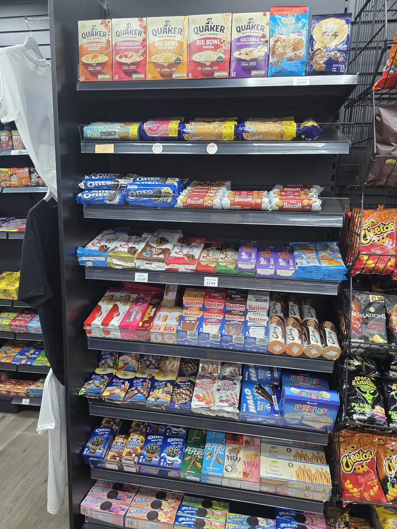 Hull Whitefriargate convenience store photo
