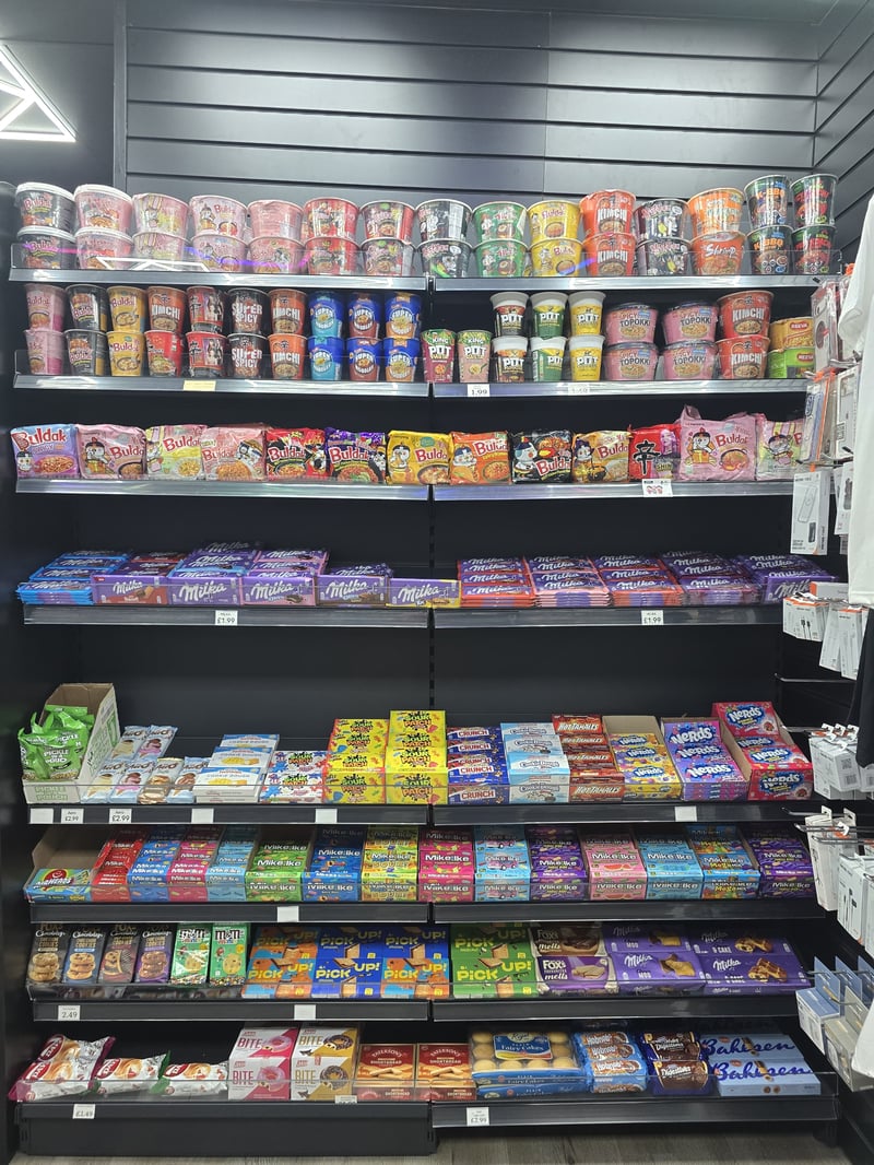 Hull Whitefriargate convenience store photo
